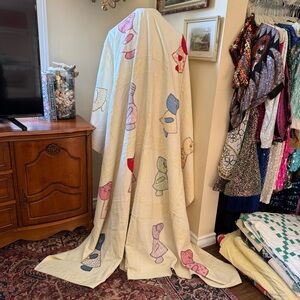 Handmade Appliqué Bonnet Quilt in Cream with Pastel Accents